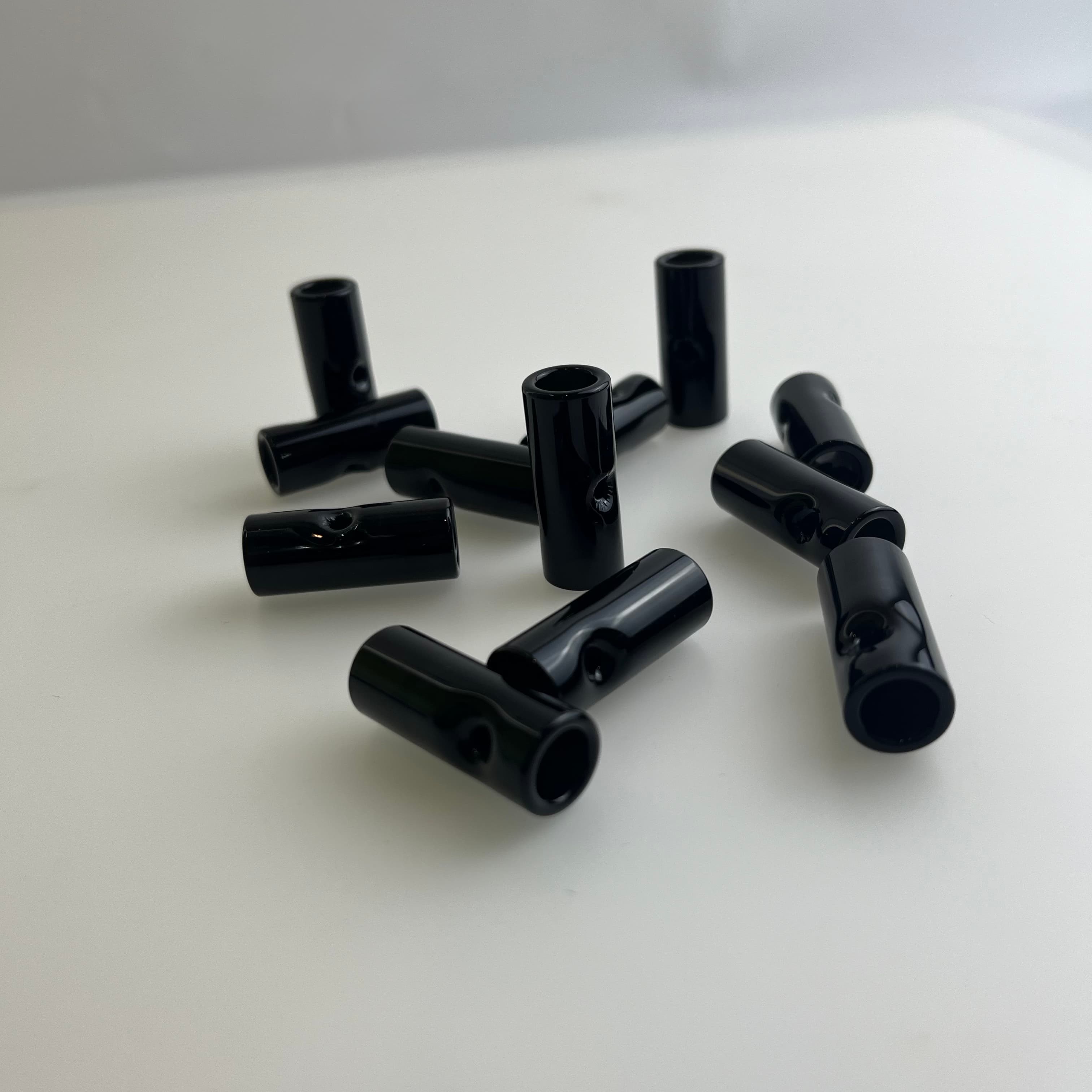 Black glass filter tip for joints